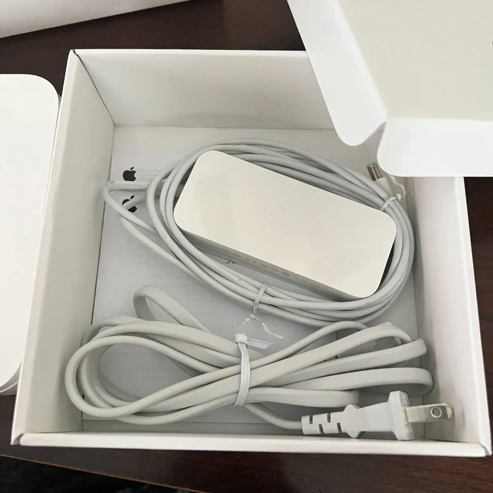 APPLE AirPort Extreme Station 802.11n Wi-Fi‎ Router (Model No. A1354)